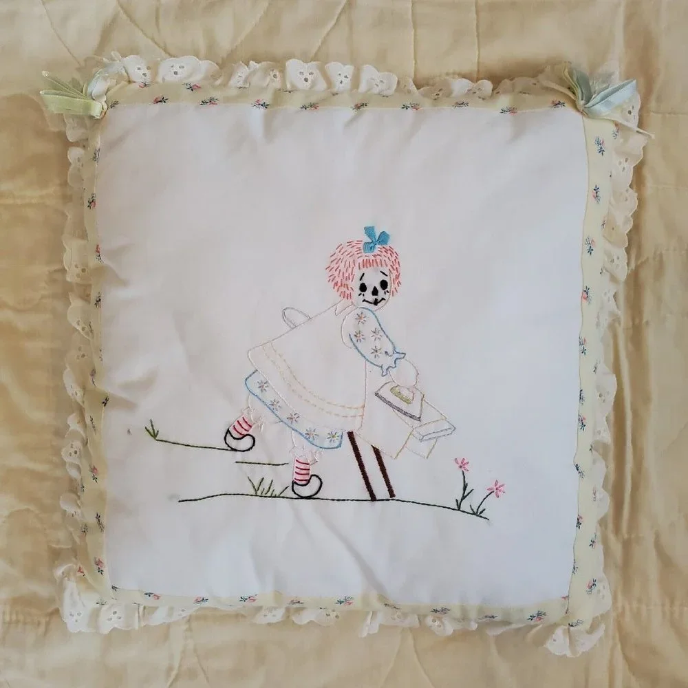 VTG‎ Raggedy Ann Yellow Floral Quilt Coverlet Baby Blanket Girl W Pillow 47 X 47